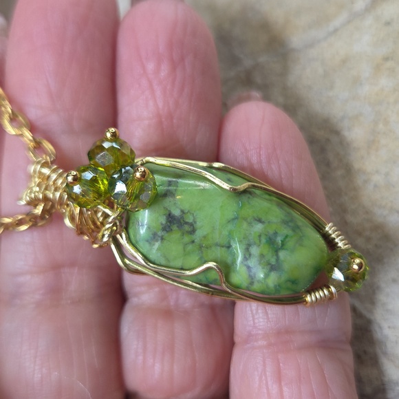 Green Turquoise Wirewrapped Pendant Necklace - Picture 8 of 8